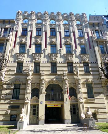 In Riga’s Art Nouveau district, architecture such as that of this apartment building wows visitors. Photos by Randy Keck